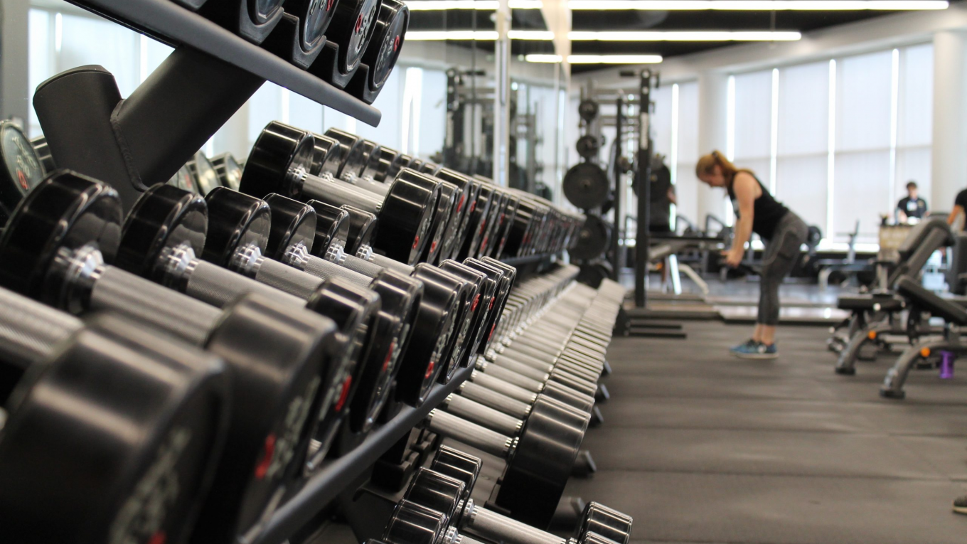 Salle de sport rac haltères